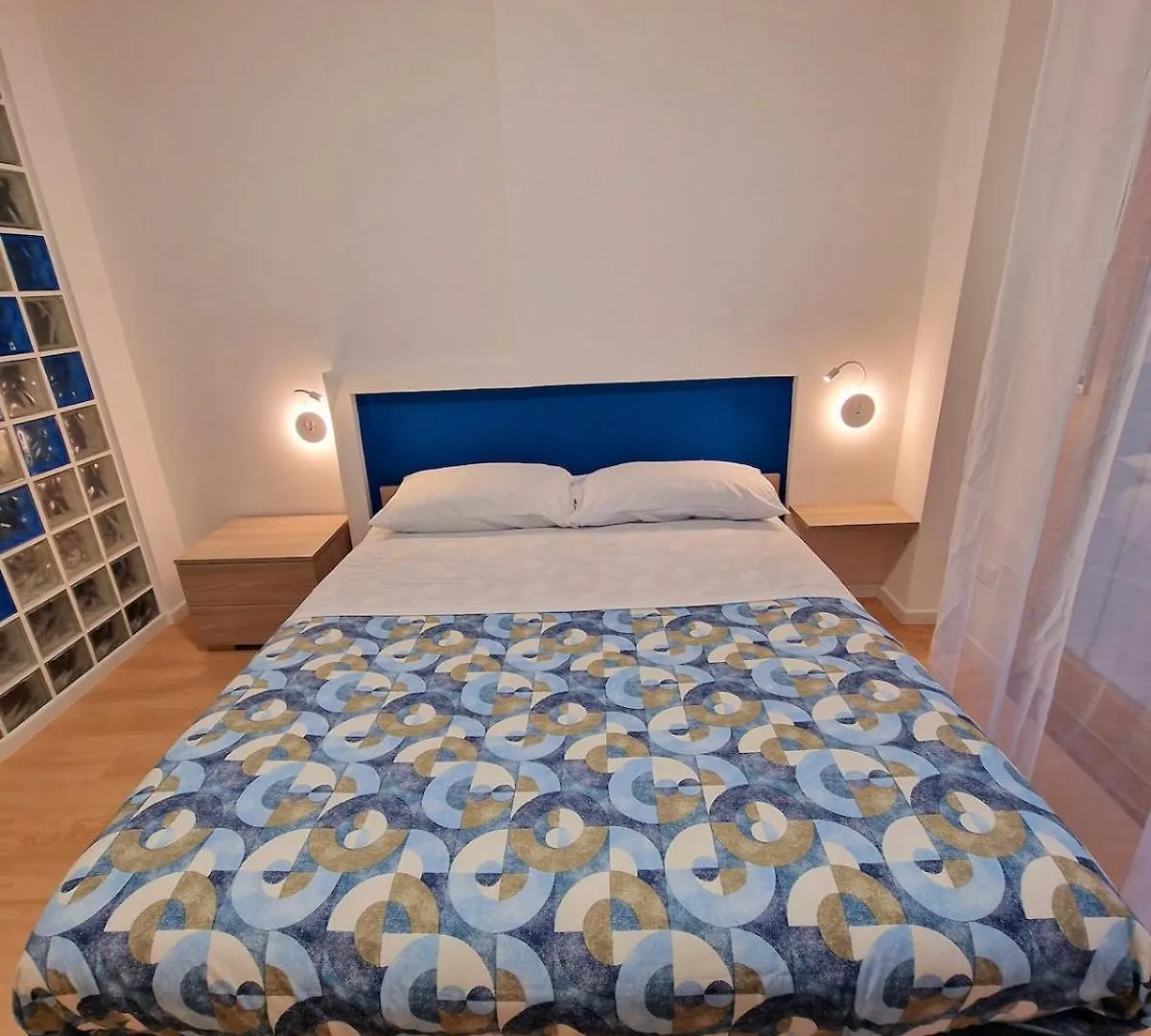 Naples Stay Inn - Close To Metro & All Connections Apartment