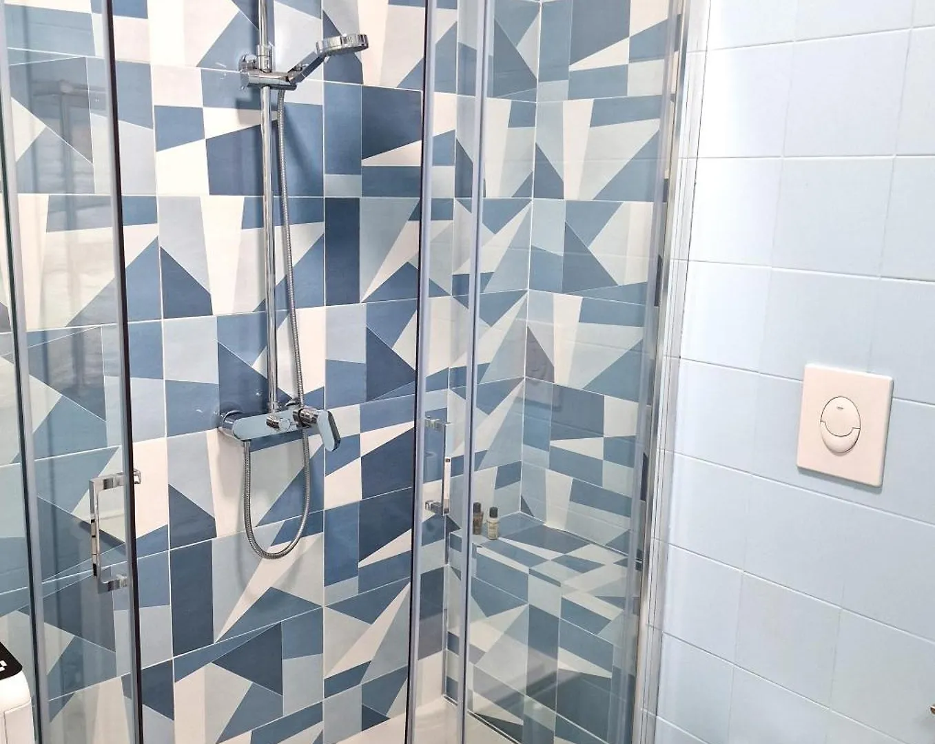 Naples Stay Inn - Close To Metro & All Connections