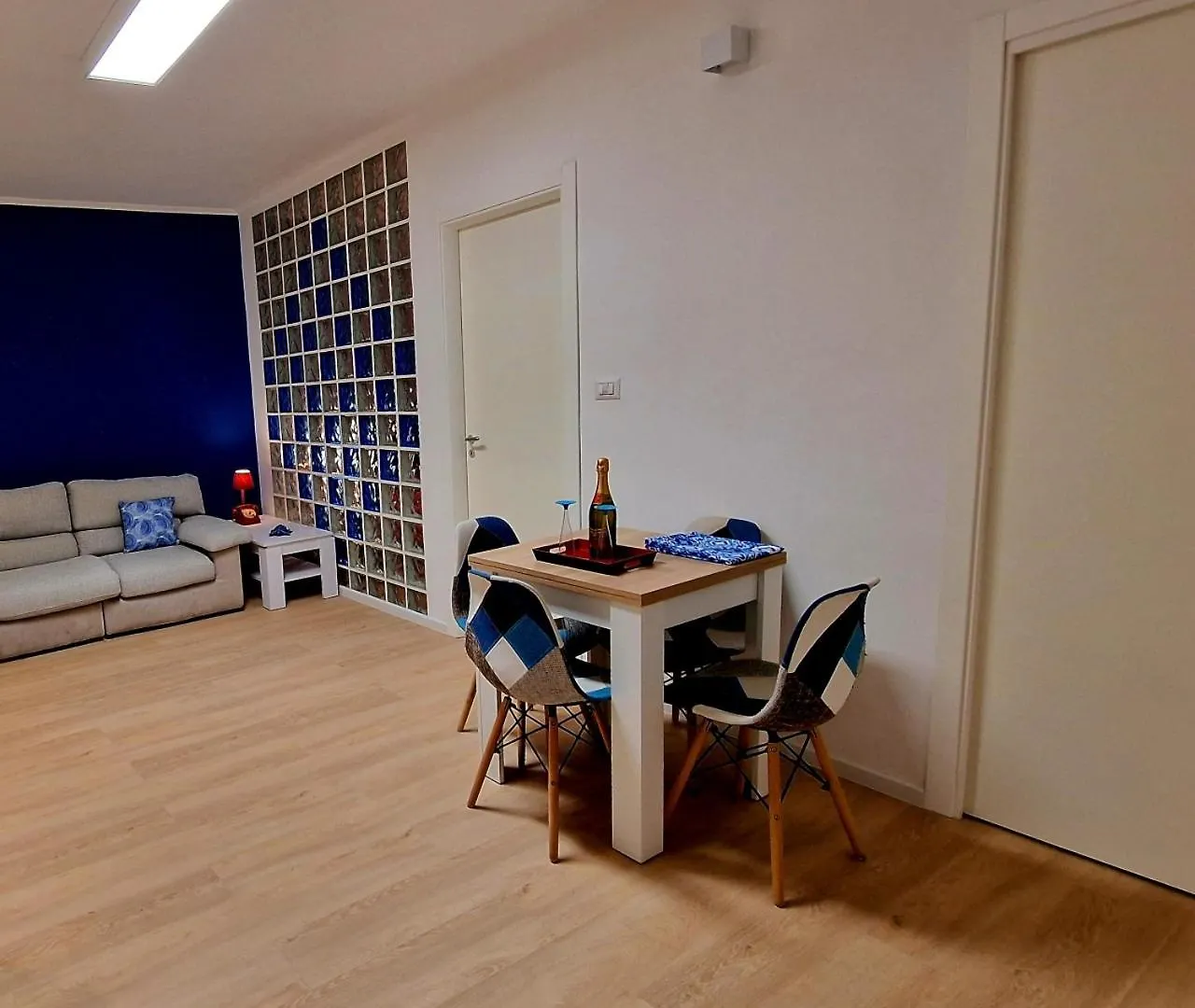 Naples Stay Inn - Close To Metro & All Connections 0*,