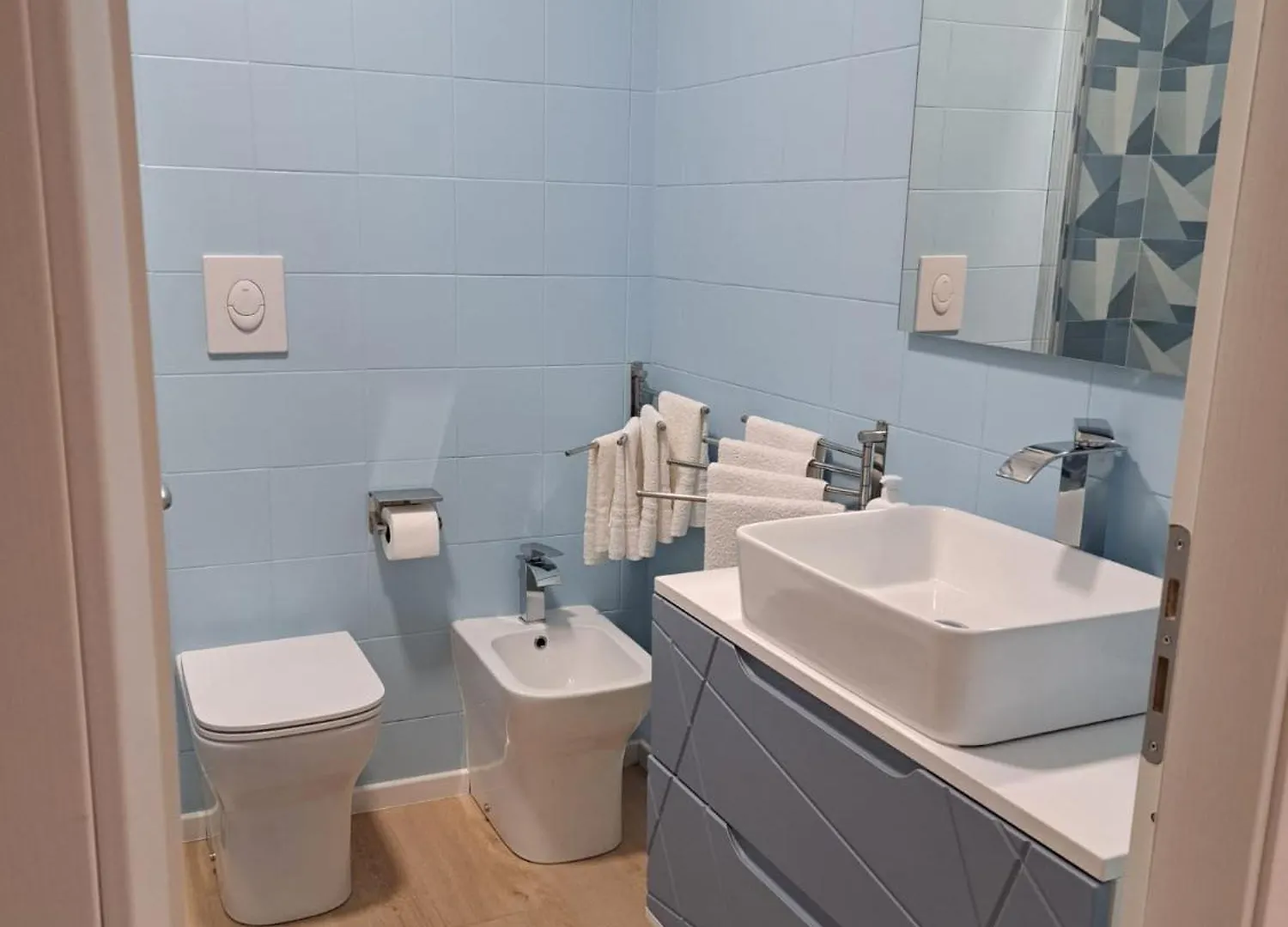 Naples Stay Inn - Close To Metro & All Connections