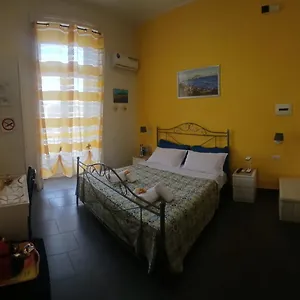 Pensión Ale, Nápoles